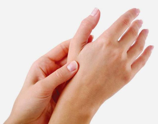 Tê bì tay chân là nguyên nhân của bệnh gì?