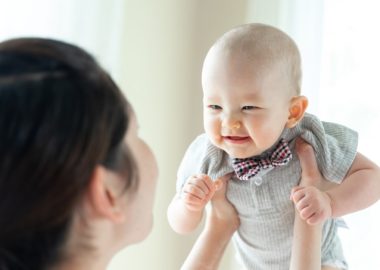 6 dấu hiệu trẻ sơ sinh phát triển khỏe mạnh