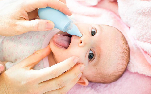 Trẻ sơ sinh bị ngạt mũi cần xử trí như thế nào?