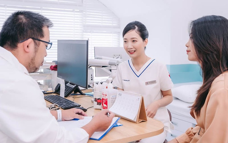 Bác sĩ sẽ tư vấn cho khách hàng về các trường hợp chỉ định và chống chỉ định trước khi chụp X-quang dạ dày