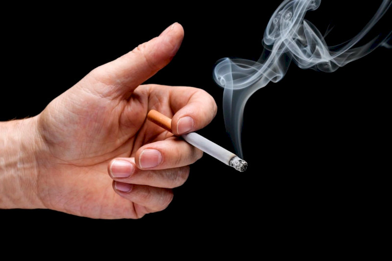 Bỏ thuốc lá là một trong những biện pháp hữu ích hạn chế nguy cơ đột quỵ khi ngủ