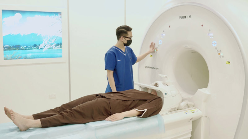 Trong quá trình chụp, khách hàng cần tuân thủ các hướng dẫn của Bác sĩ và kỹ thuật viên để đảm bảo an toàn cho bản thân và hiệu quả buổi chụp