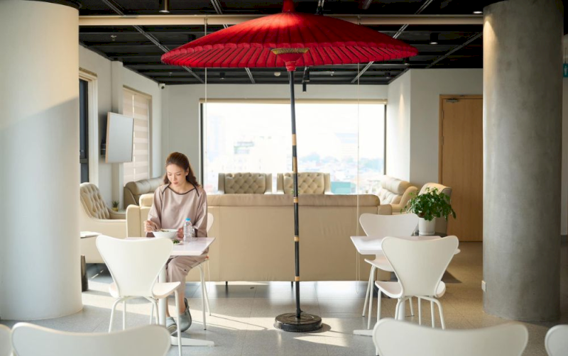 Khách hàng nên dùng bữa ăn nhẹ nhàng và dễ tiêu hoá trước khi chụp X-quang để tránh ăn quá no hoặc đầy bụng