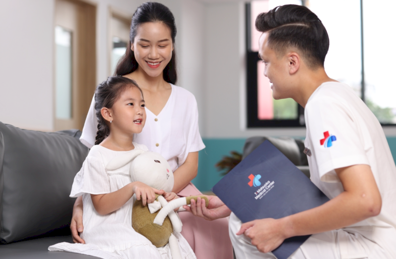 Phụ huynh cần phối hợp với Bác sĩ và kỹ thuật viên trấn an trẻ trước khi thực hiện chụp X-quang